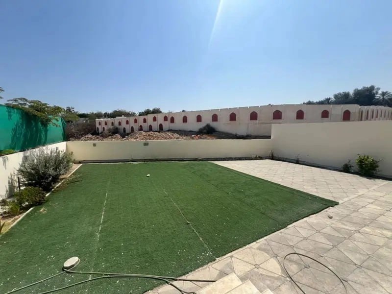 spacious 5bhk villa in madinat illam for rent