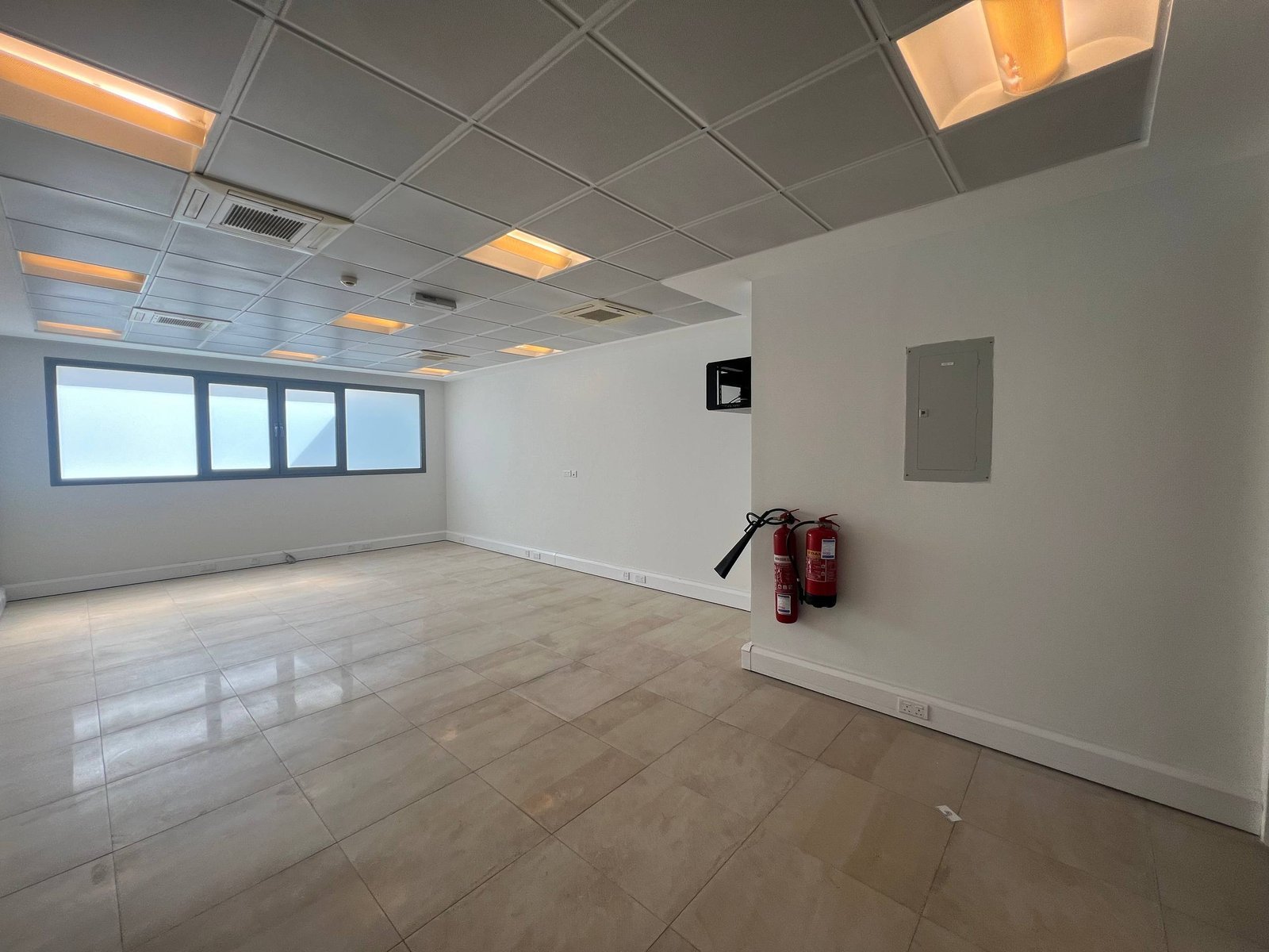 Building Beach Commercial complex - Waterfront Commercial · quumc-00041