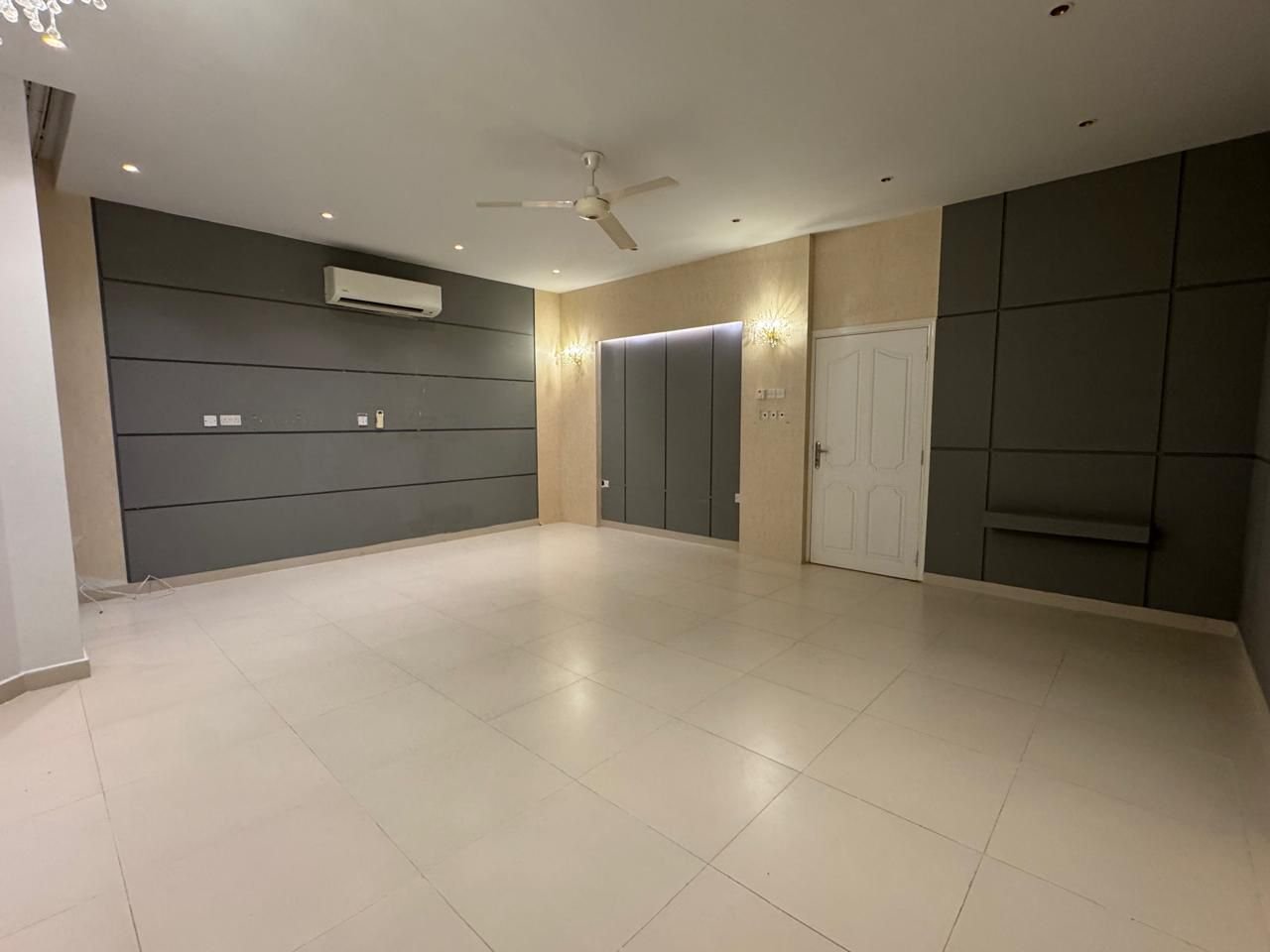5-Bedroom Villa for Rent - UMV11